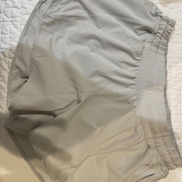Lululemon Hotty Hot Shorts 2.5 inch - Picture 4 of 4